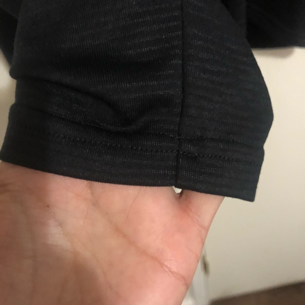 Never worn Under Armour pullover - Picture 3 of 4